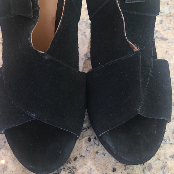 EUC Black suede wedge sandals - Picture 11 of 11